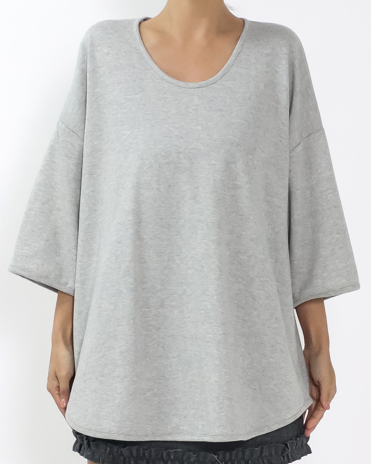 grey U hem tee
