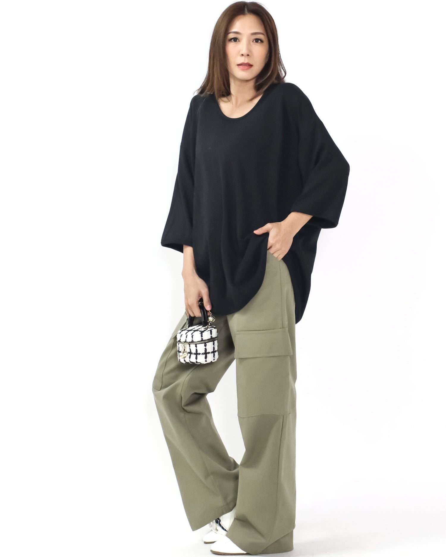 black U hem tee *pre-order*