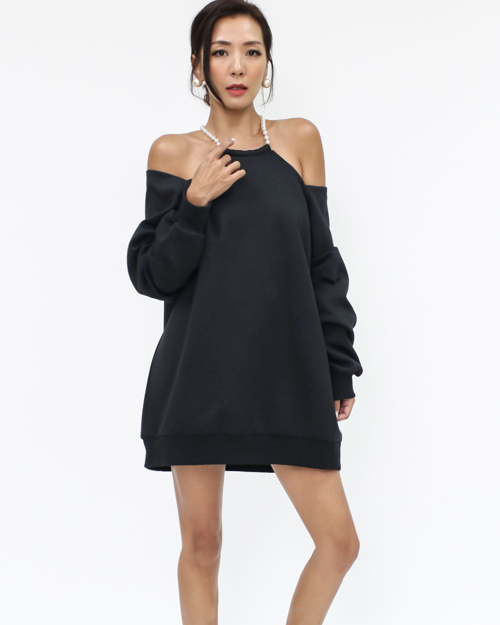 black cutout shoulders pearls necklace sweatshirt *pre-order*