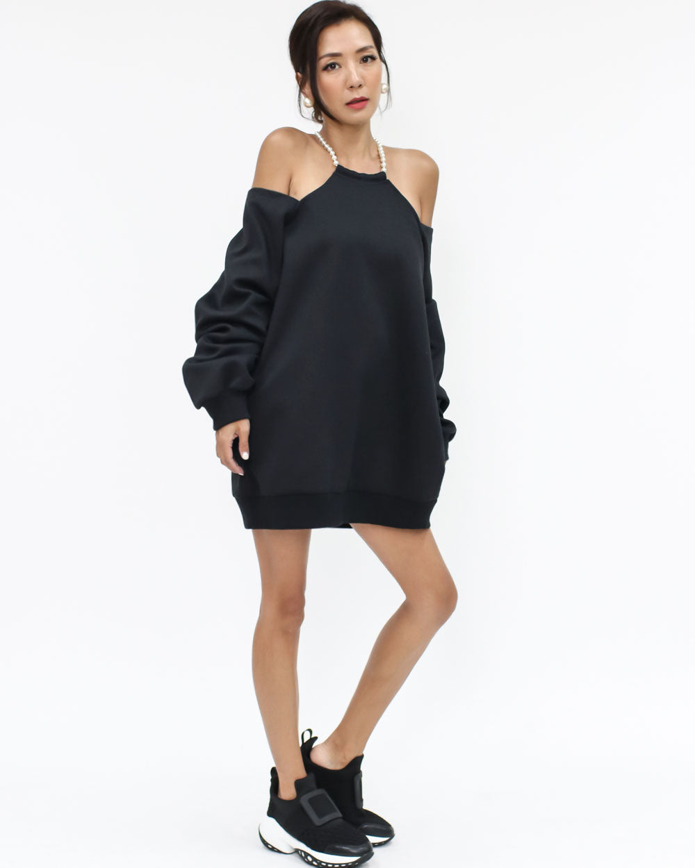 black cutout shoulders pearls necklace sweatshirt *pre-order*