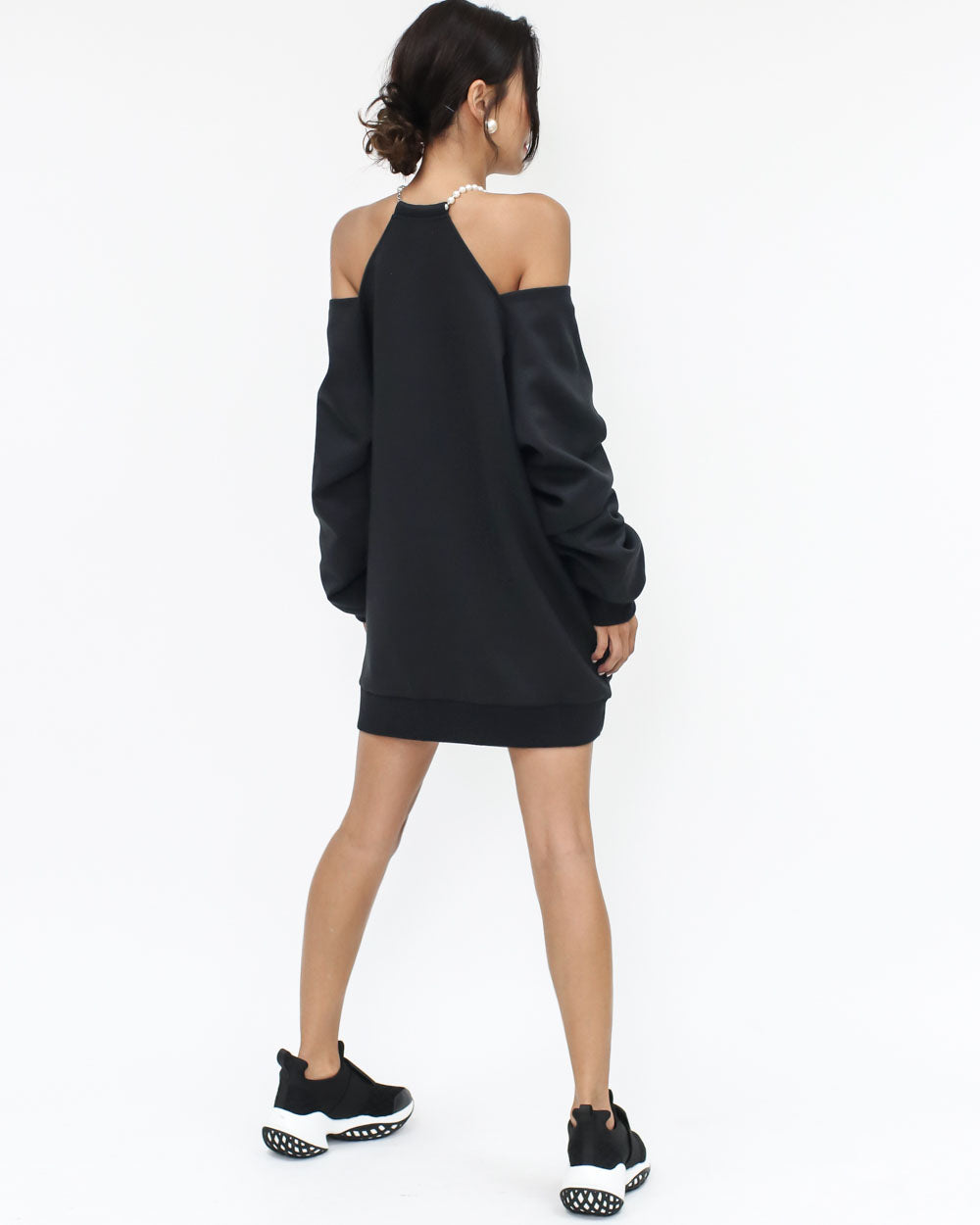 black cutout shoulders pearls necklace sweatshirt *pre-order*