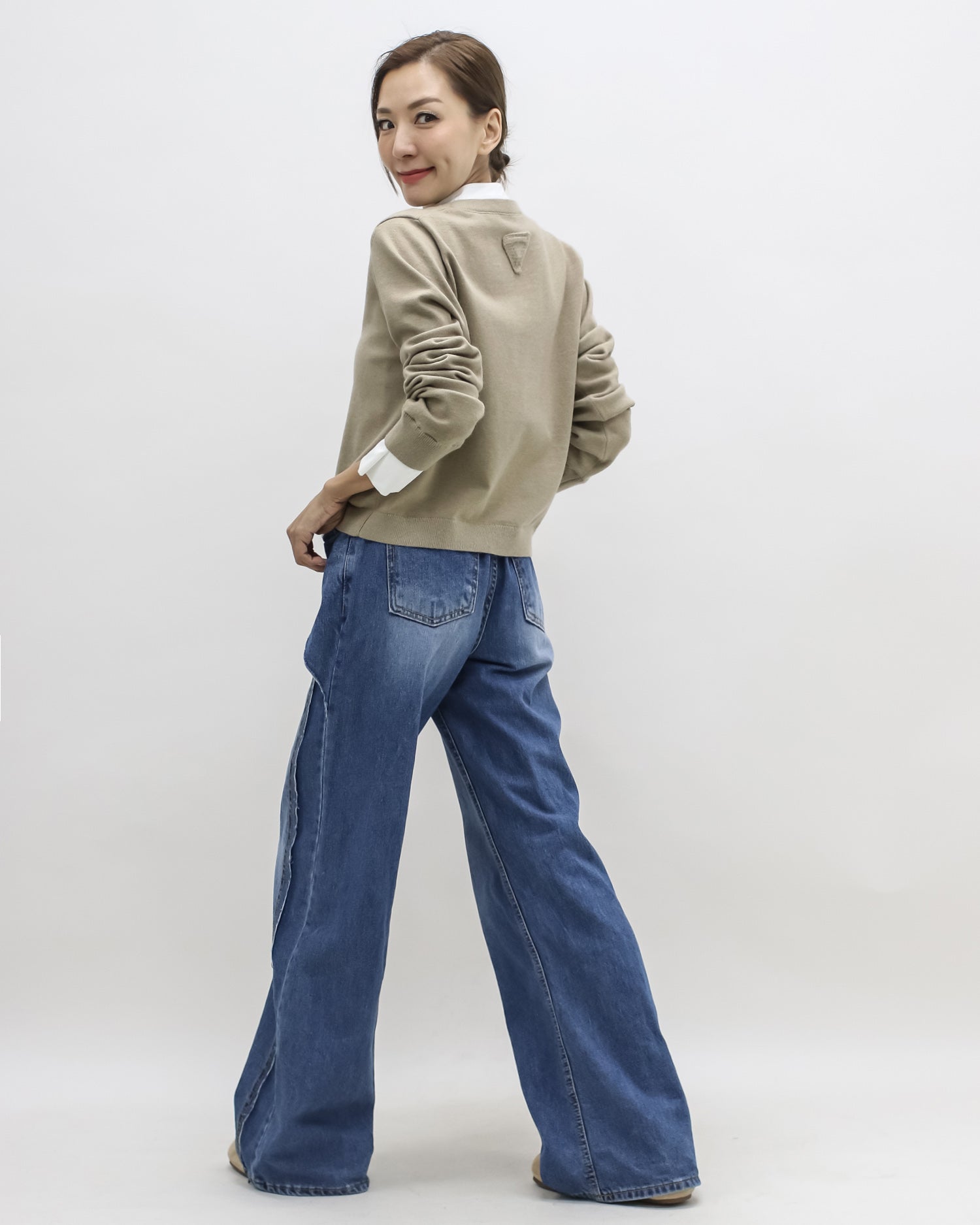 beige w/ ivory collar & cuffs knitted top