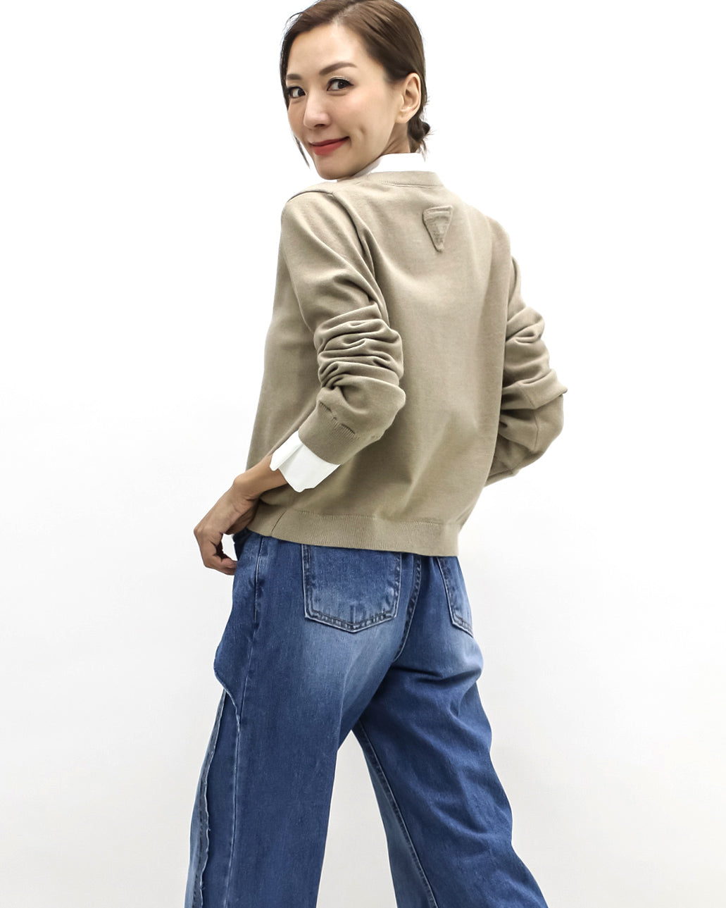 beige w/ ivory collar & cuffs knitted top