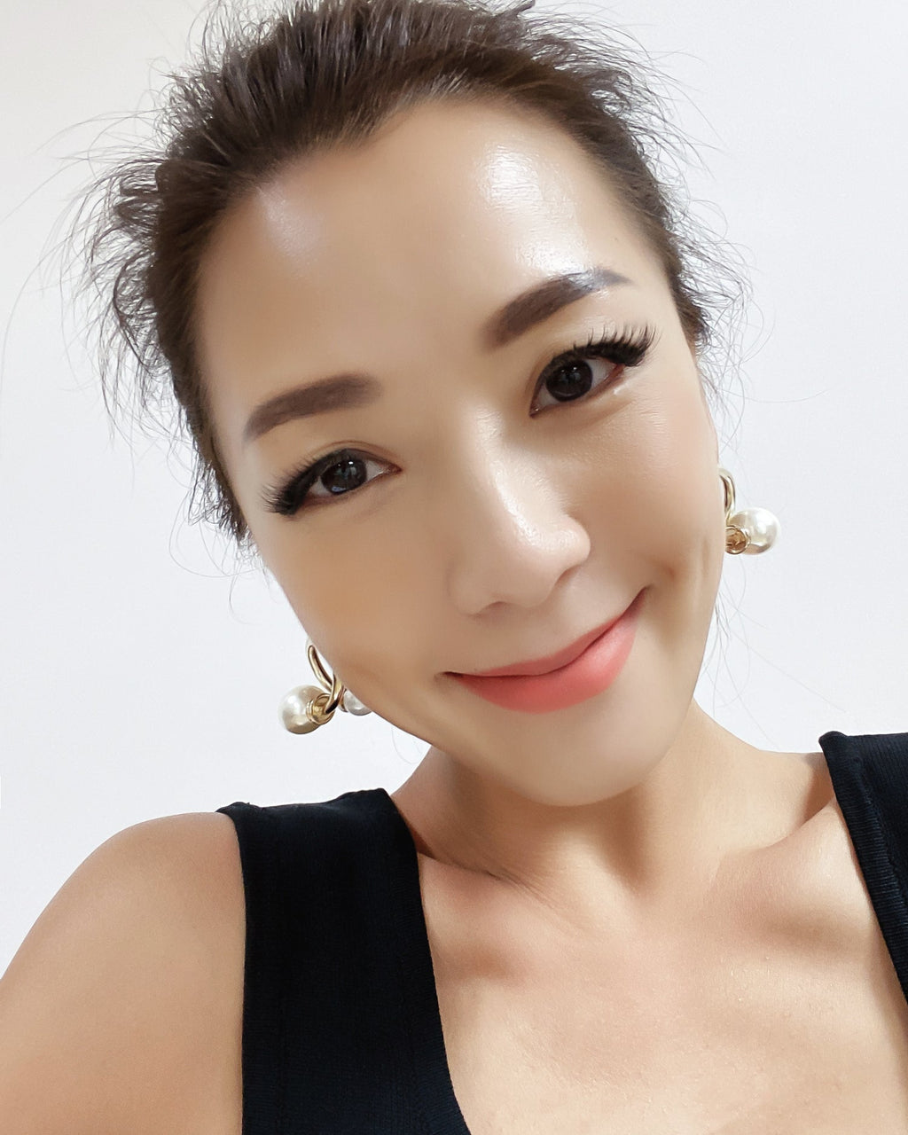 gold metal with pearls earrings