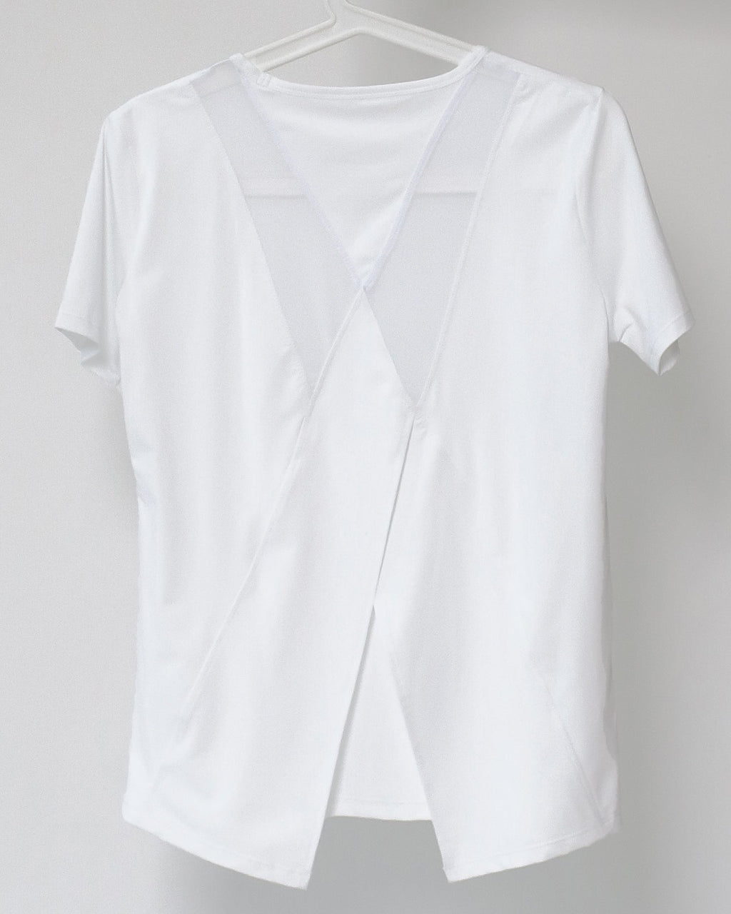white mesh back asymmetric hem sporty tee *pre-order*
