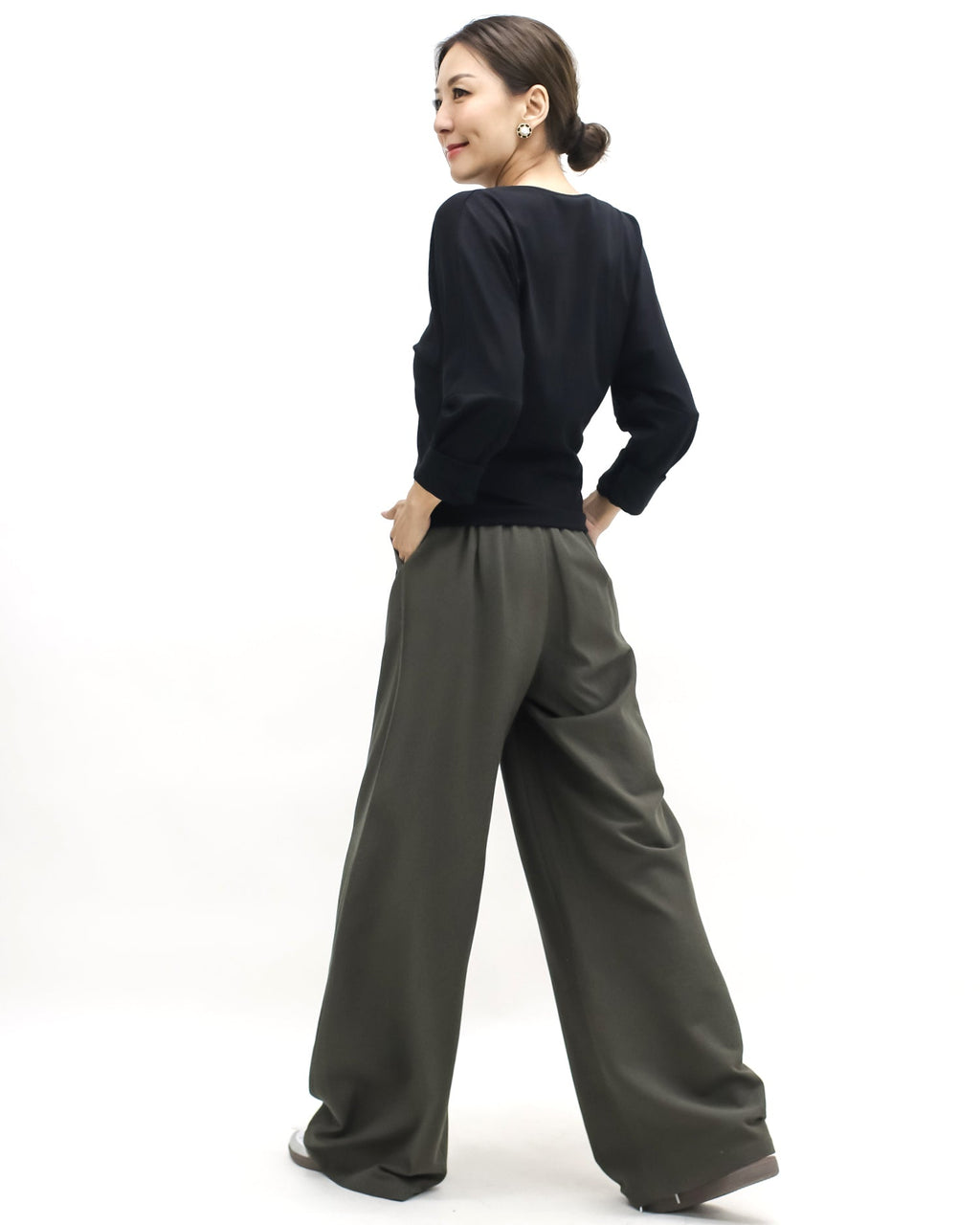 black twisted neckline tee