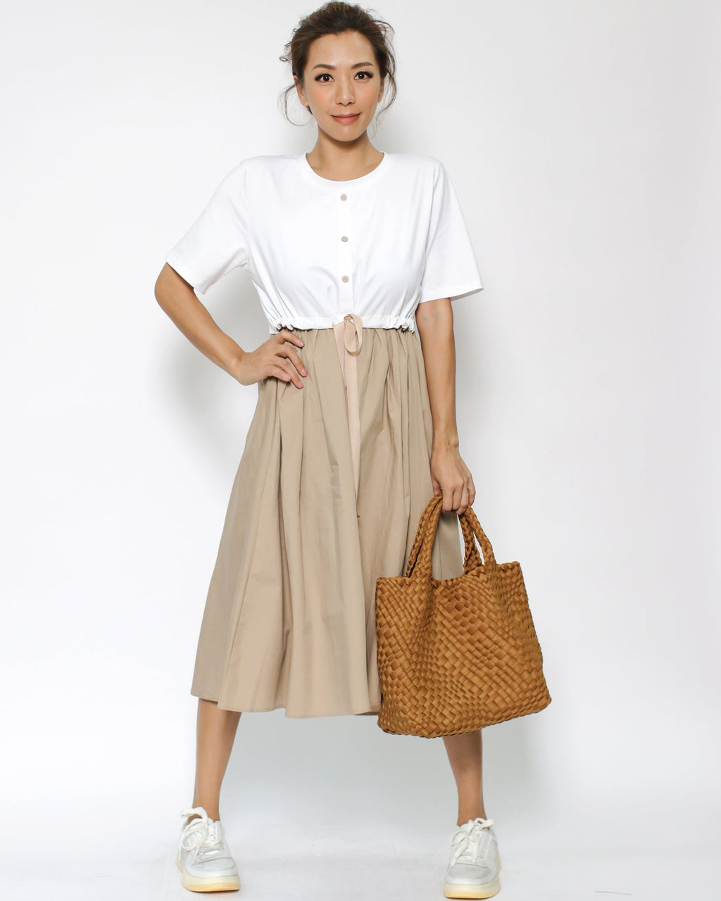 beige woven tote bag with pouch *pre-order*