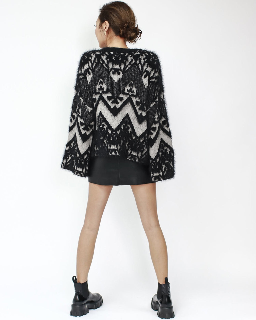 Black & ivory pattern fluffy knitted top *pre-order*