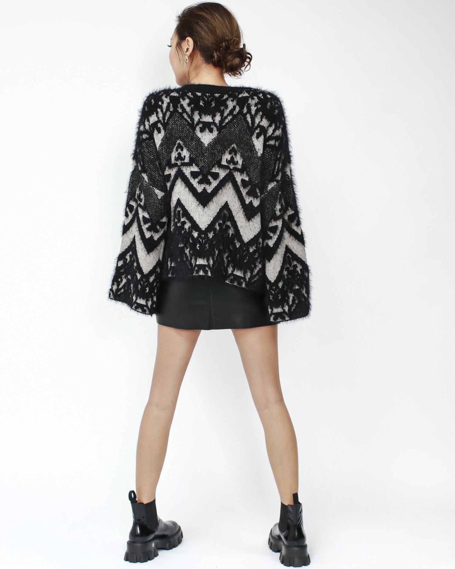 Black & ivory pattern fluffy knitted top *pre-order*