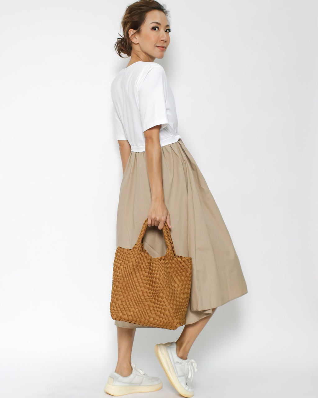 beige woven tote bag with pouch *pre-order*