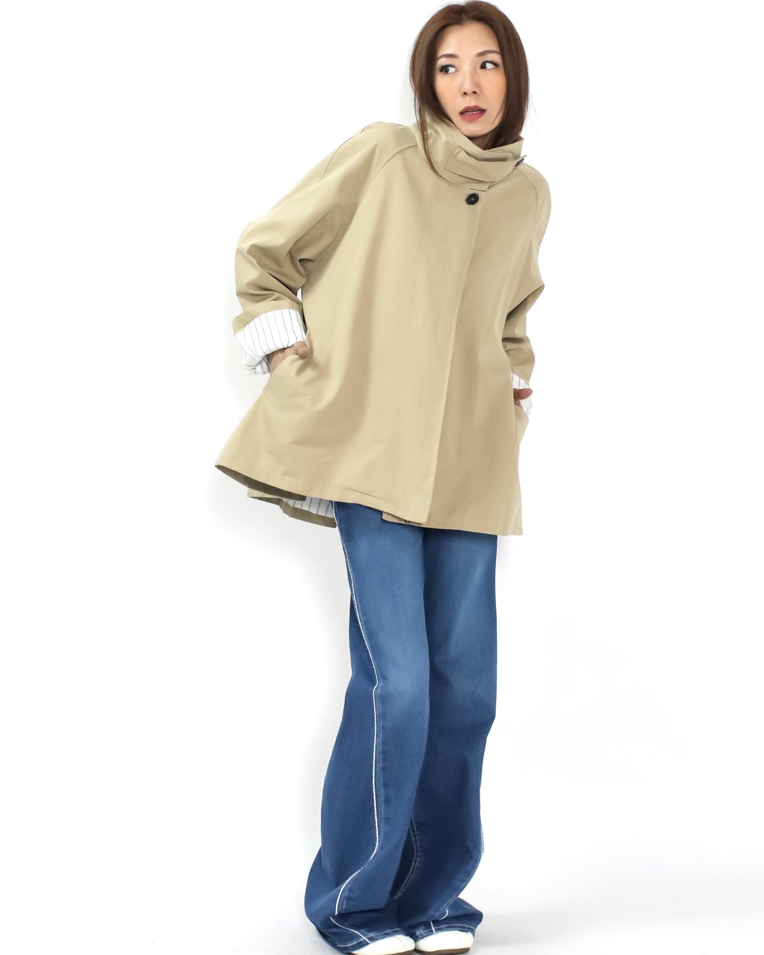 Mid blue w/ ivory line straight leg jeans