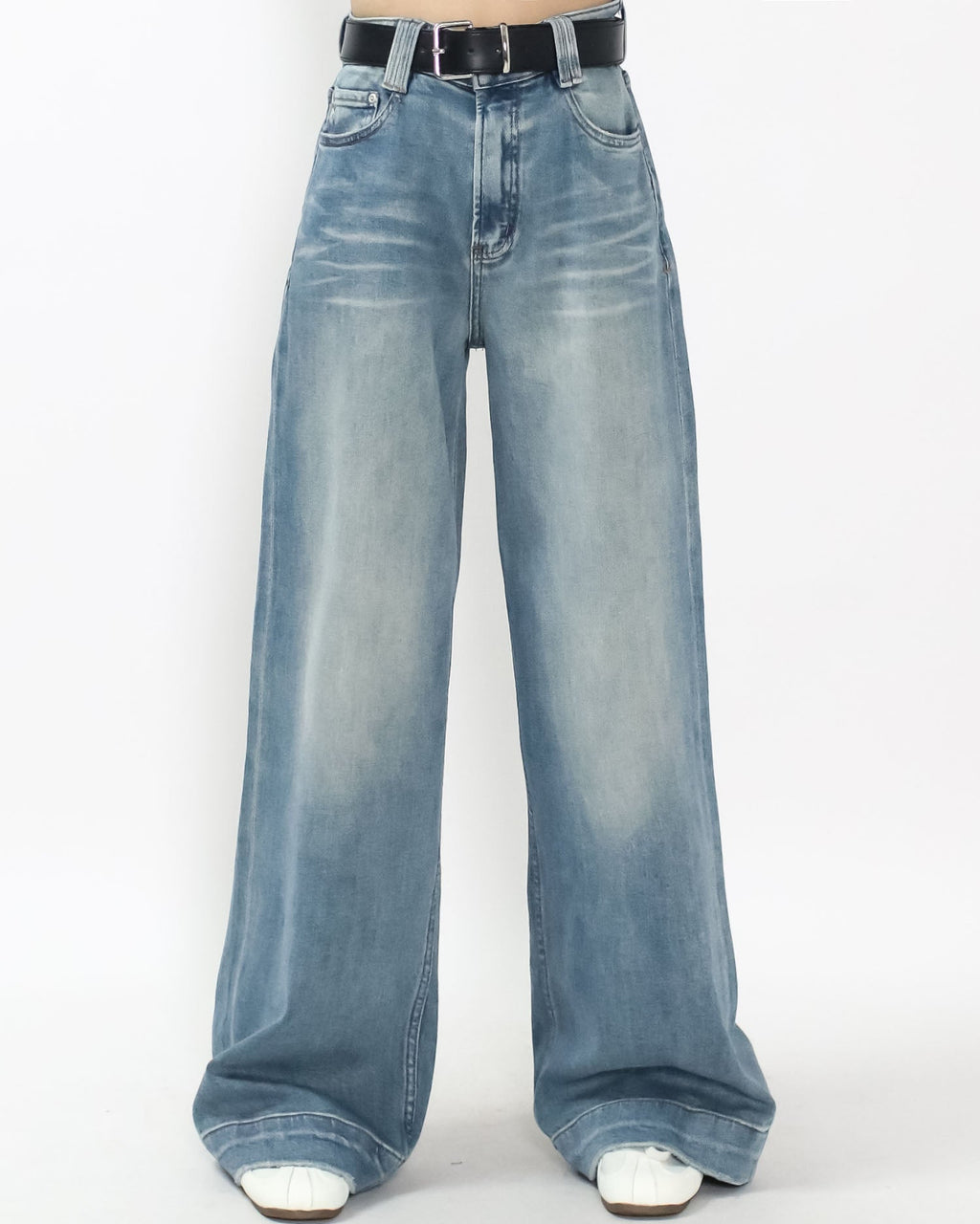 washed blue denim straight legs jeans w/ belt *pre-order*