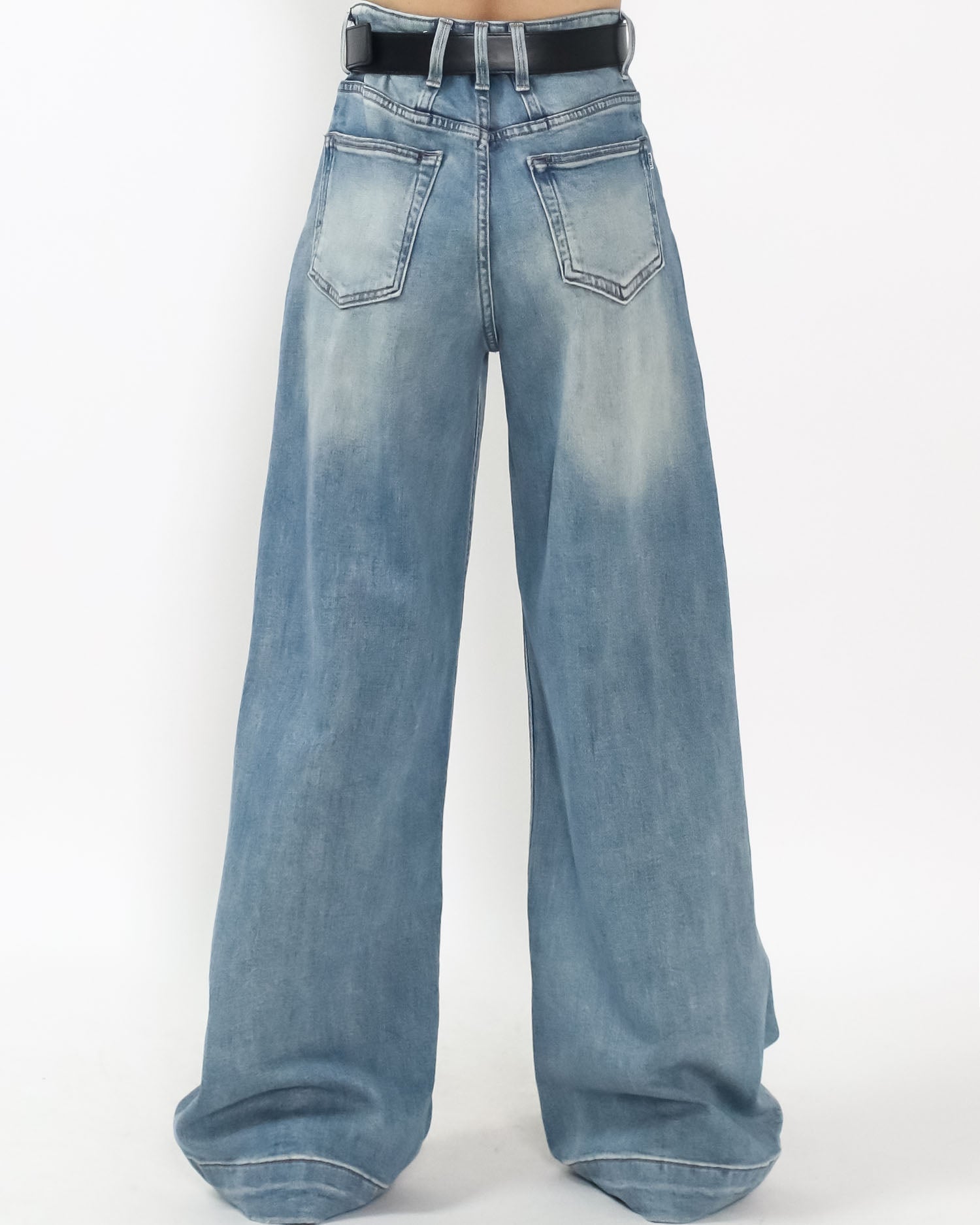 washed blue denim straight legs jeans w/ belt *pre-order*