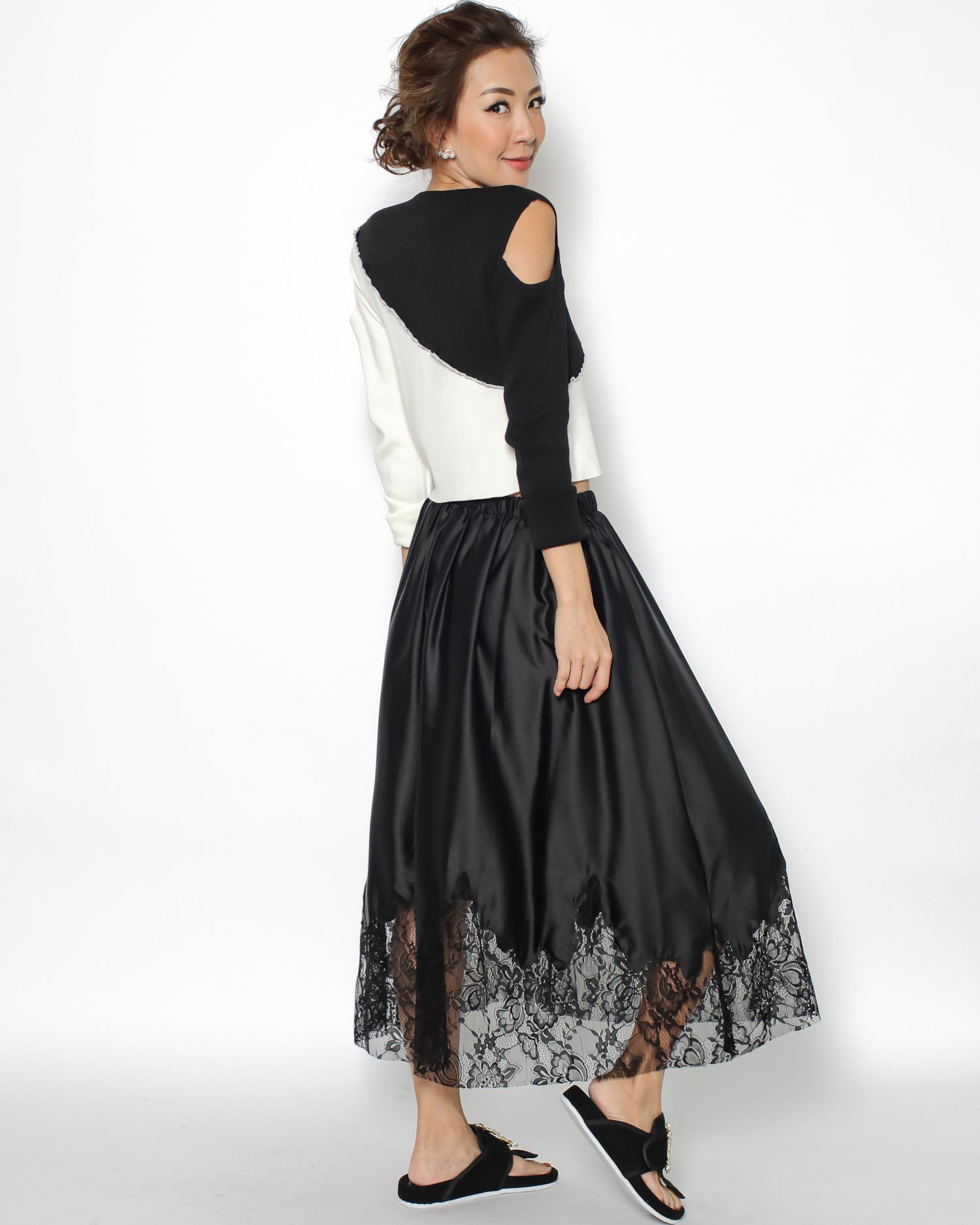 black & ivory cutout shoulders cropped top *pre-order*