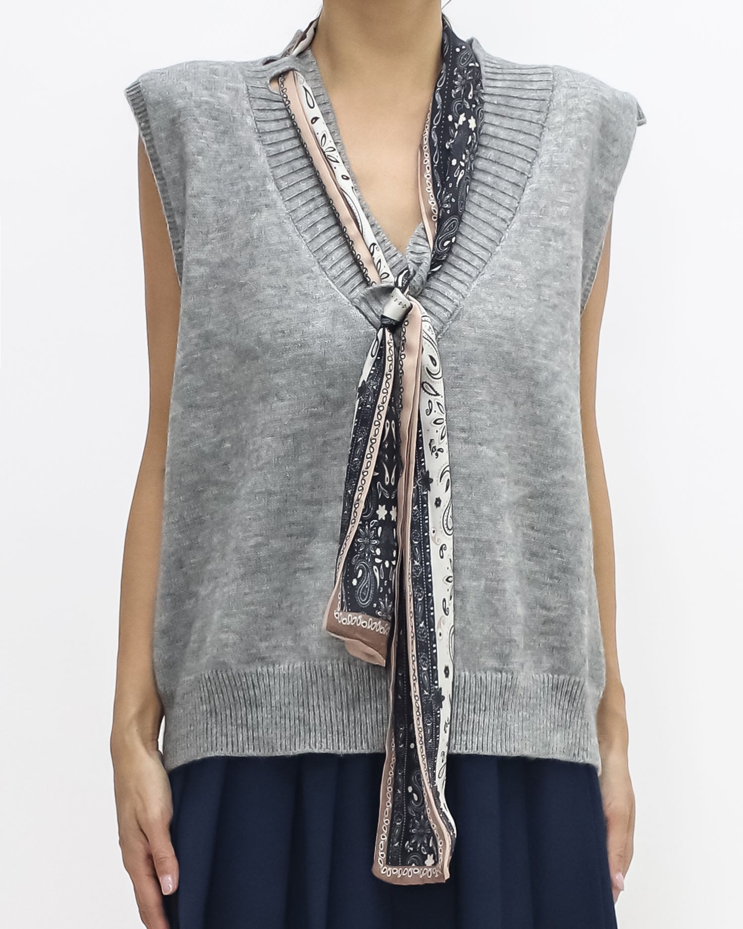 grey w/ printed scarf knitted vest *pre-order*