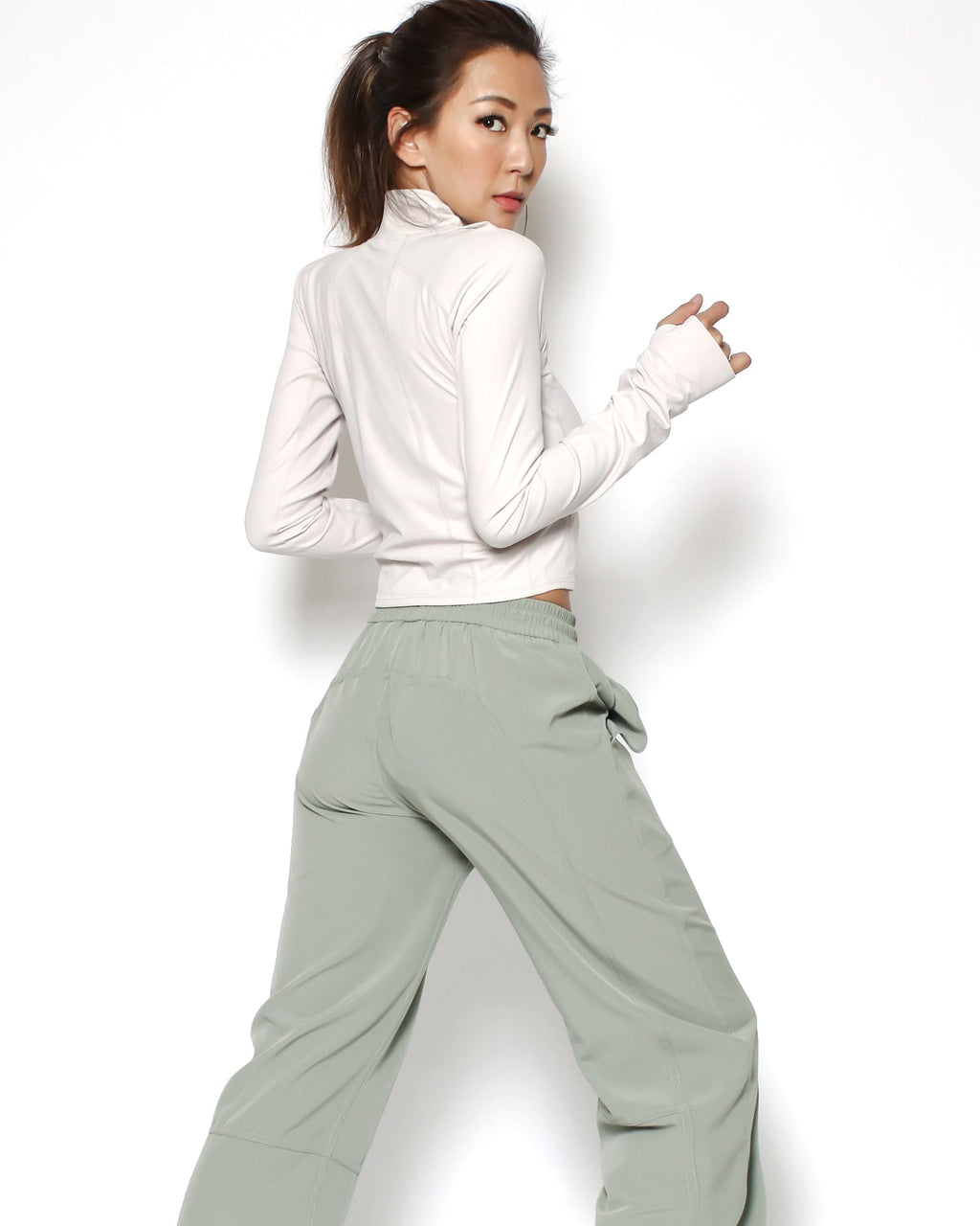 ivory zipper front cropped sports top *pre-order*