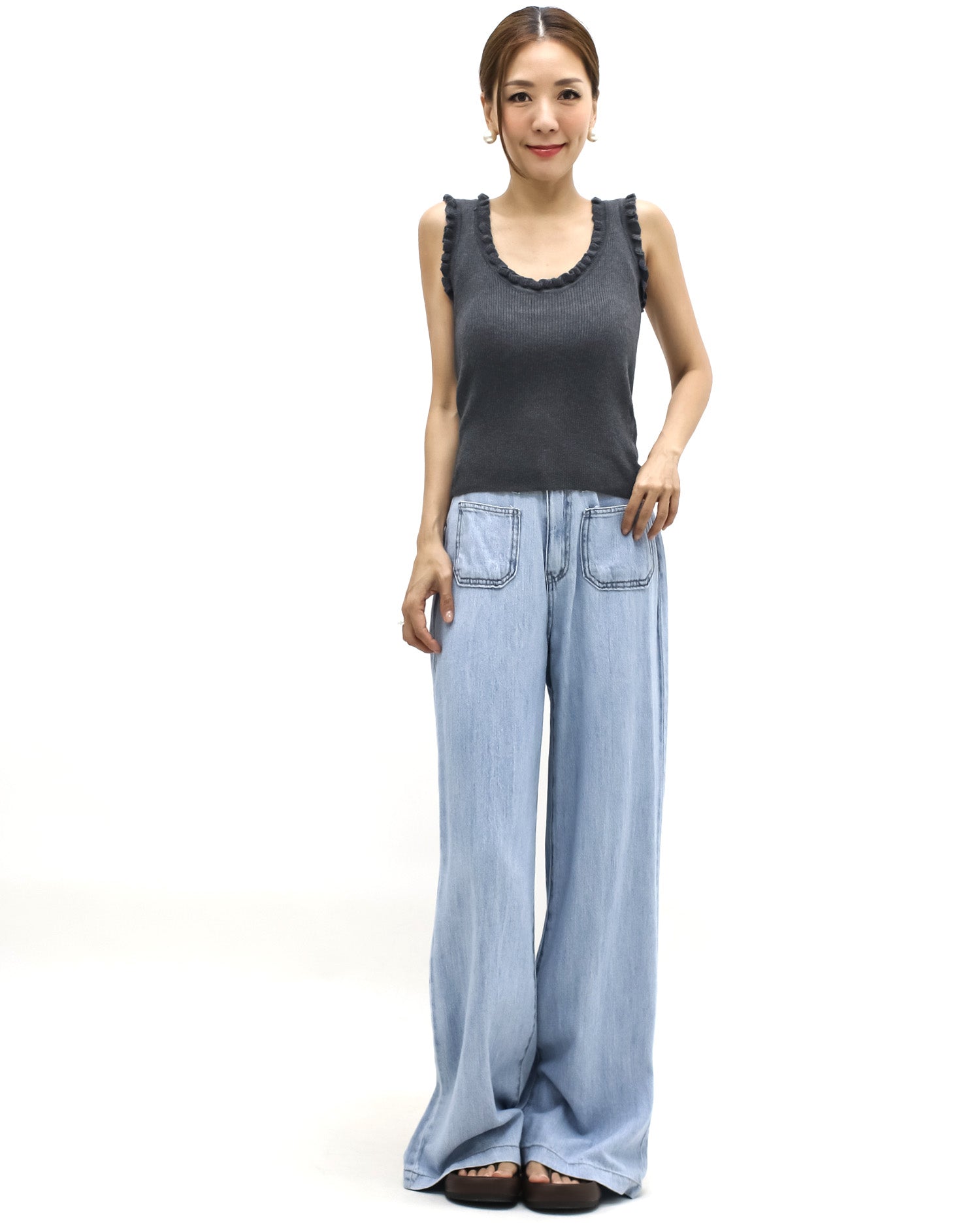 grey ruffles hem knitted vest *pre-order*