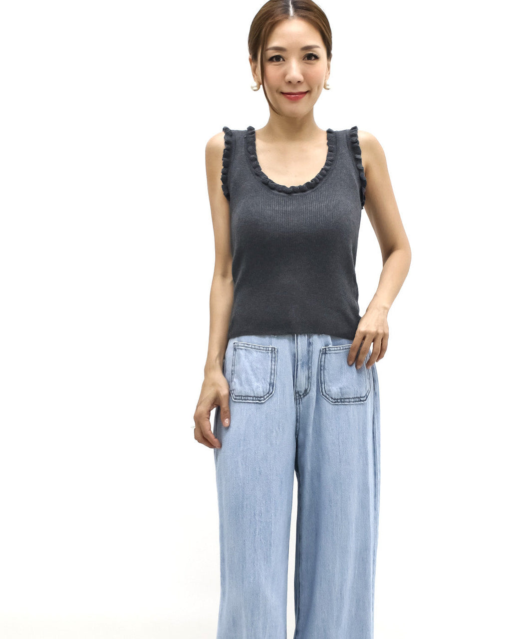 grey ruffles hem knitted vest *pre-order*