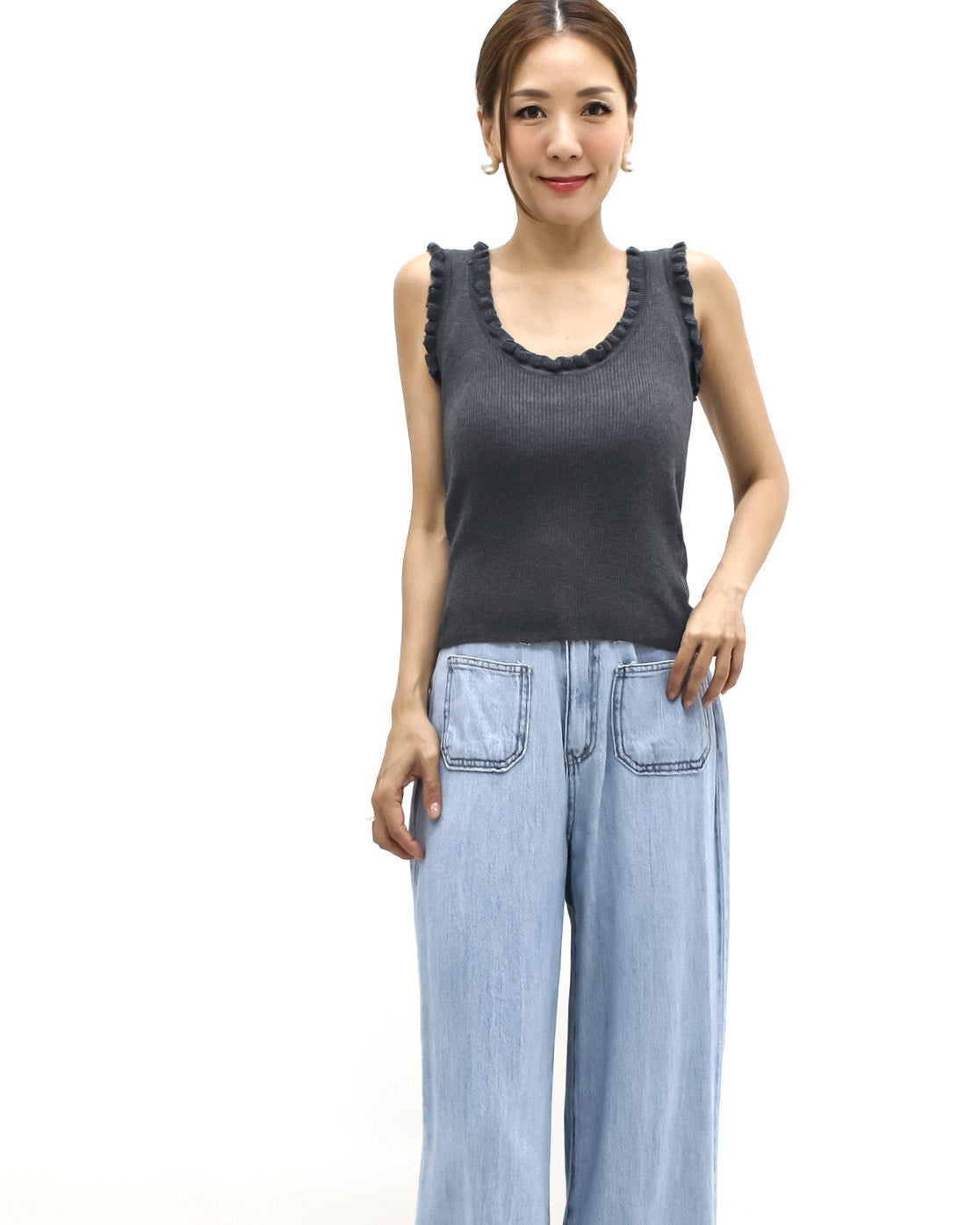 grey ruffles hem knitted vest *pre-order*