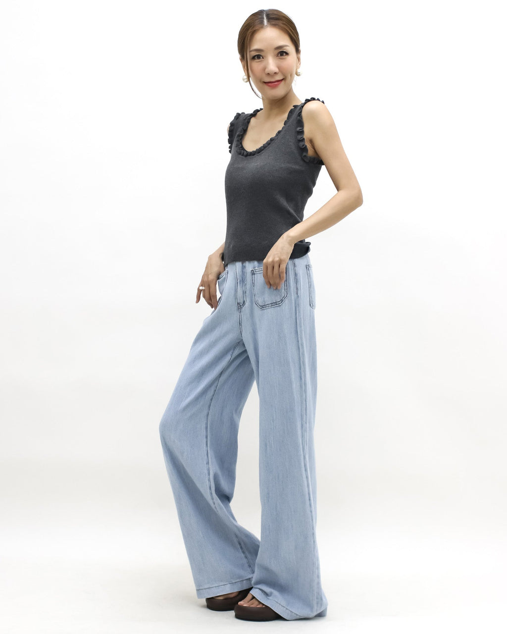 grey ruffles hem knitted vest *pre-order*