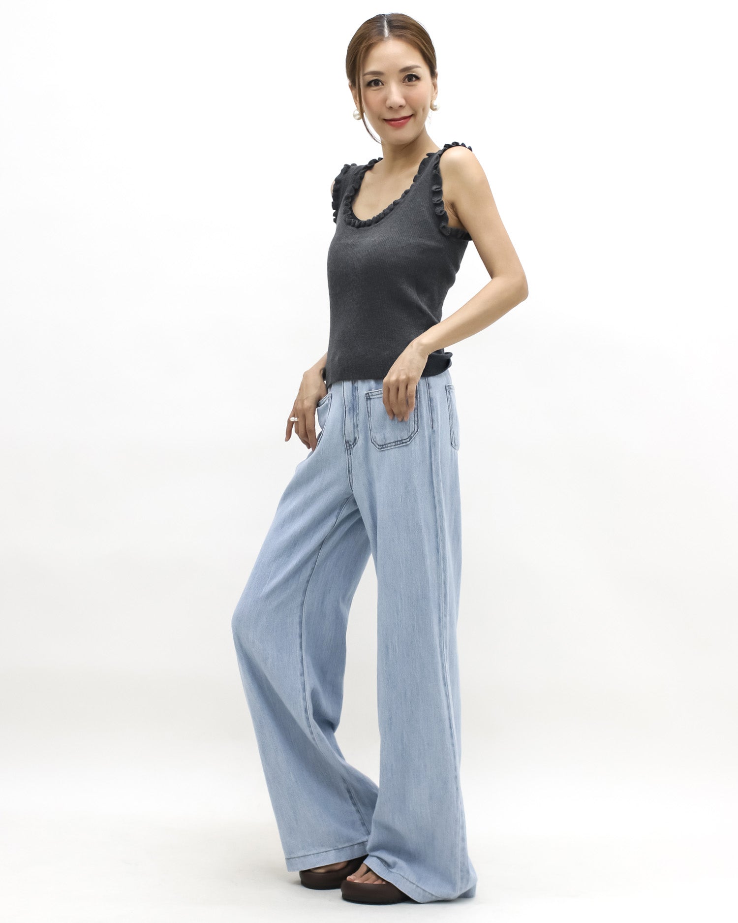 grey ruffles hem knitted vest *pre-order*