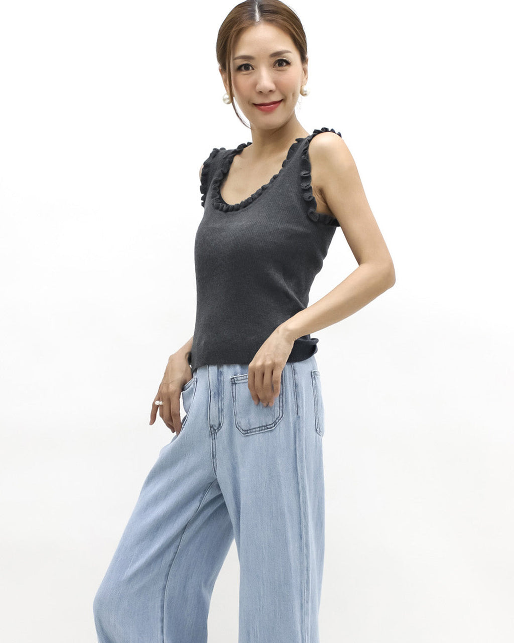 grey ruffles hem knitted vest *pre-order*