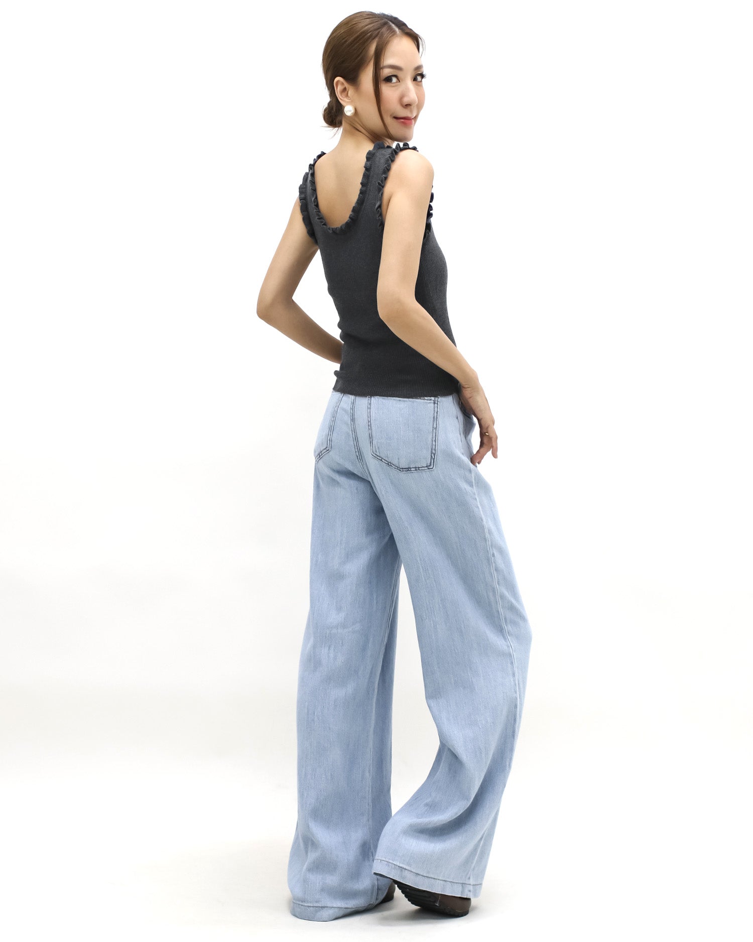 grey ruffles hem knitted vest *pre-order*