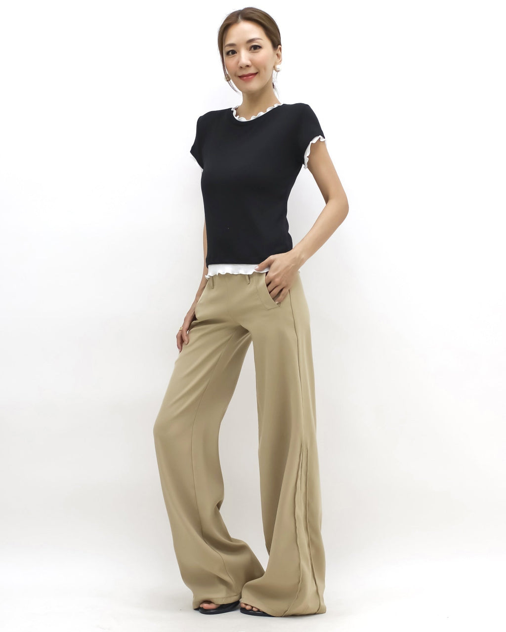 black w/ ivory ruffles hem tee *pre-order*