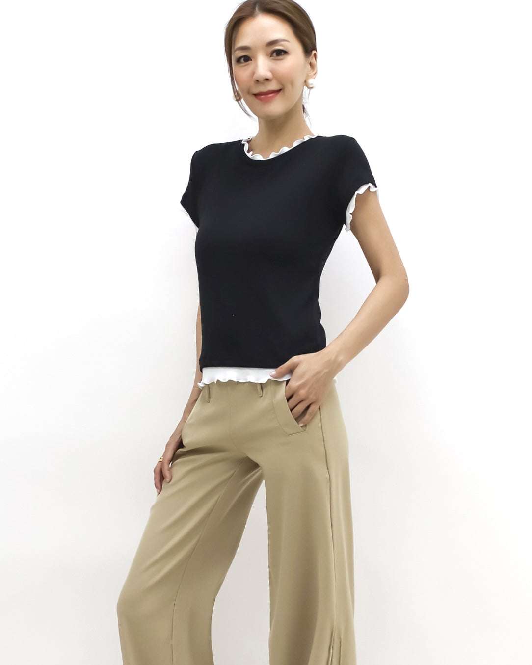 black w/ ivory ruffles hem tee *pre-order*