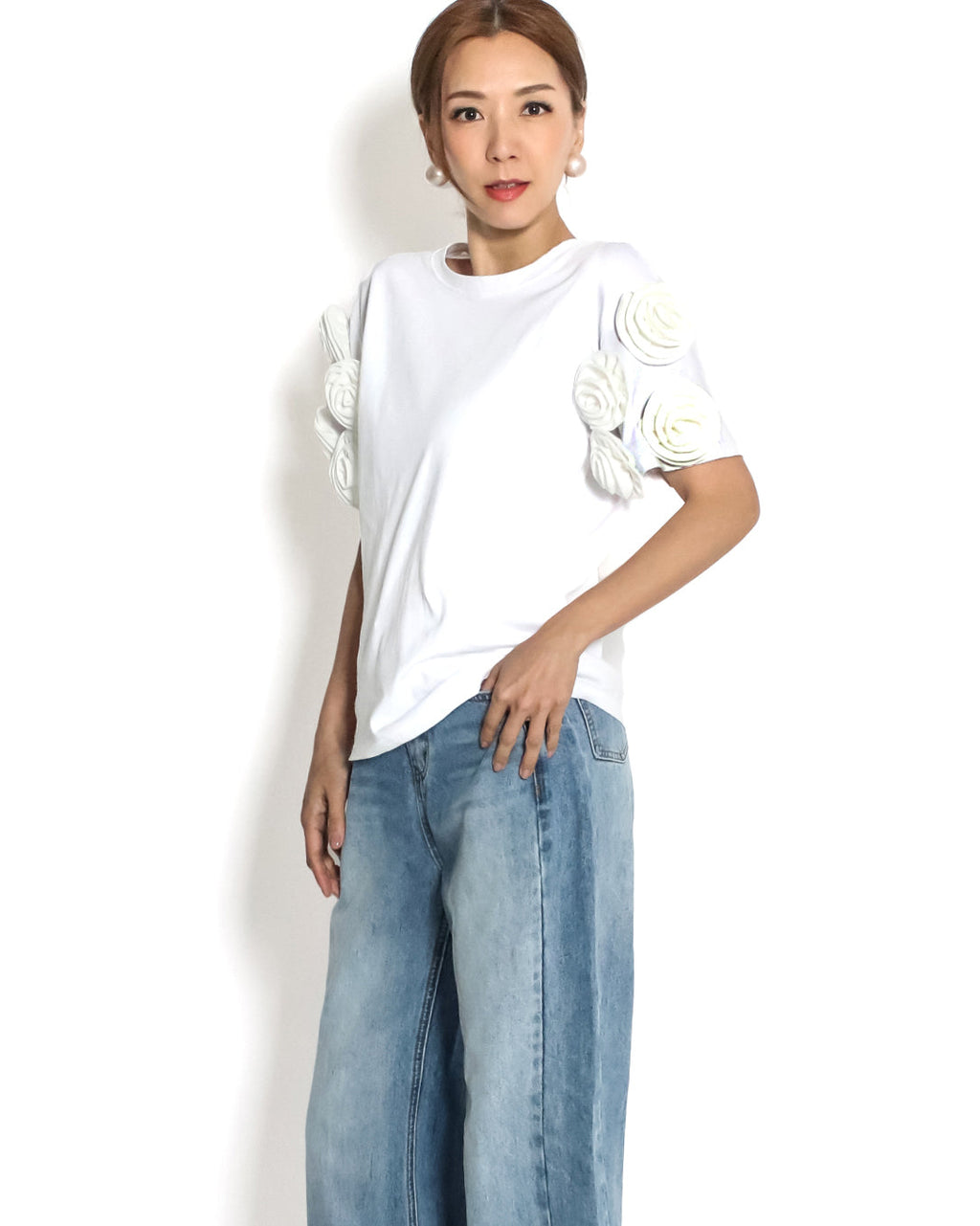 ivory tee w/ flowers sleeves *pre-order*