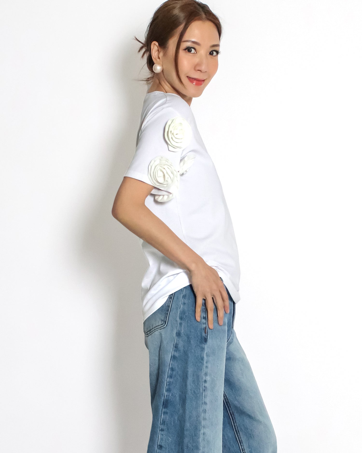 ivory tee w/ flowers sleeves *pre-order*