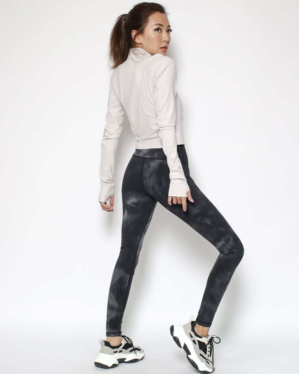 ivory zipper front cropped sports top *pre-order*