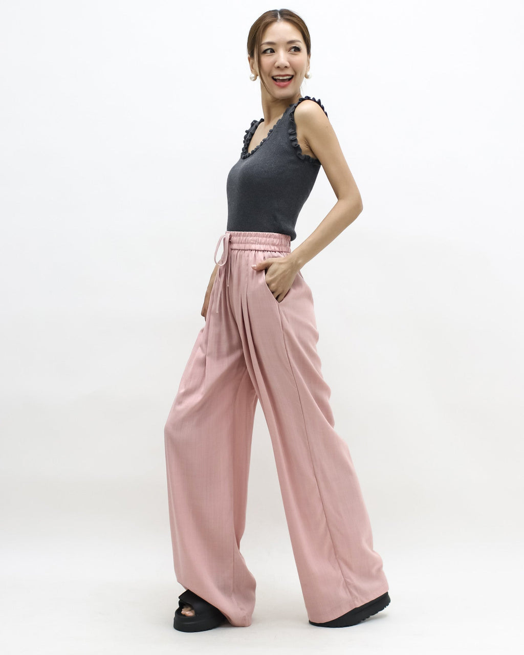 grey ruffles hem knitted vest *pre-order*