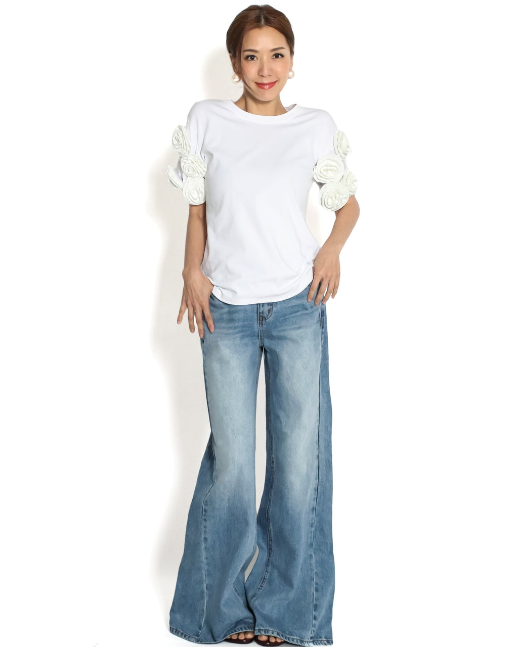 ivory tee w/ flowers sleeves *pre-order*