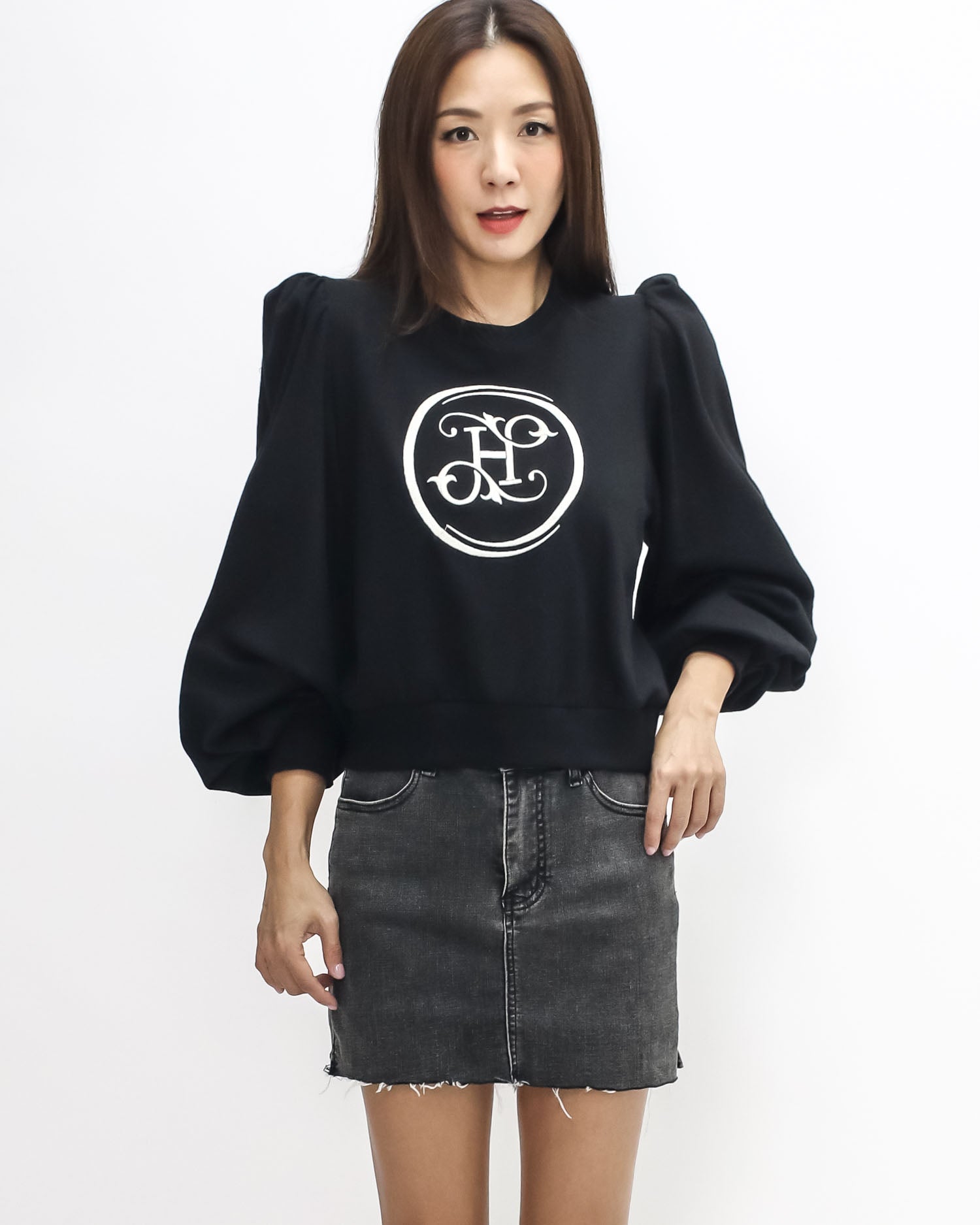 black stitched front puff sleeves sweatshirt *pre-order*