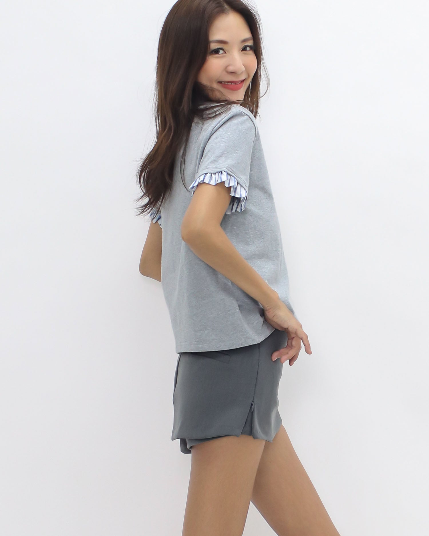 grey w/ blue stripes shirt hem tee *pre-order*