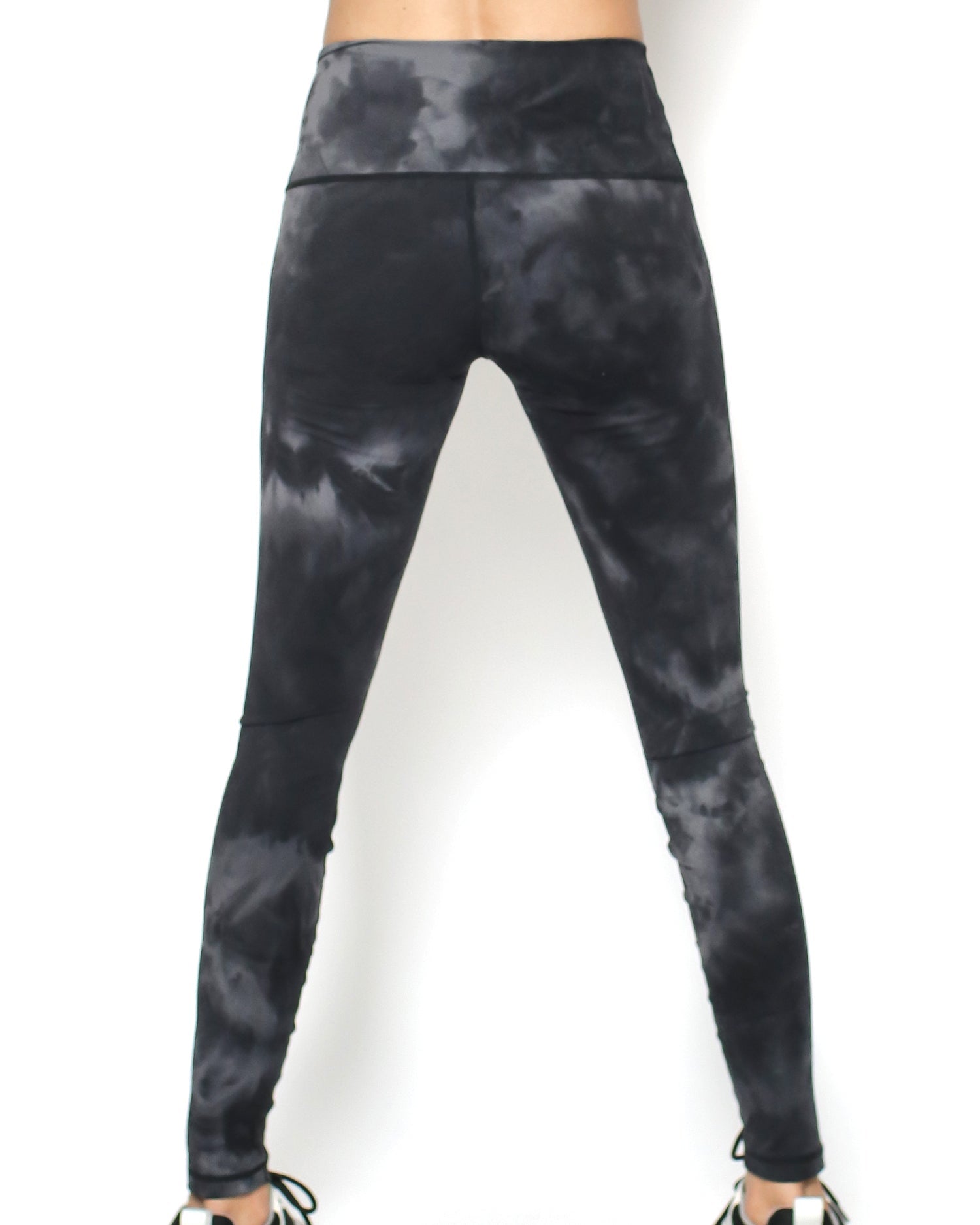 black tie-dye sports ankle leggings *pre-order*