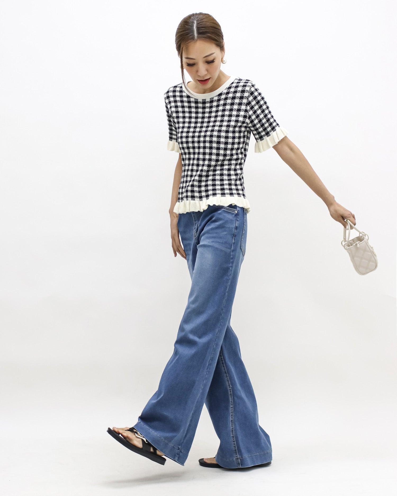 black & ivory checkers w/ ruffles hem knitted top *pre-order*