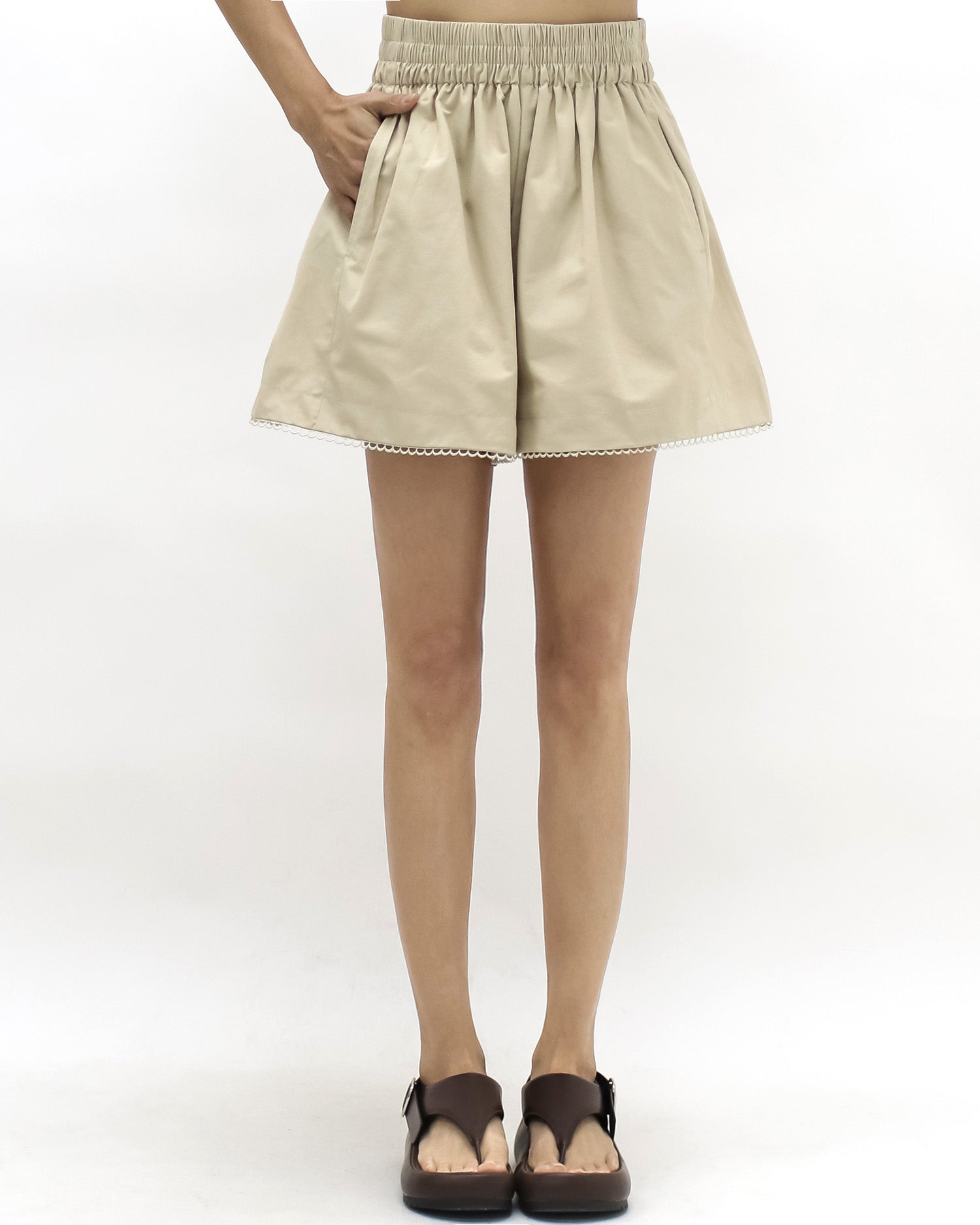 beige w/ crochet hem short *pre-order*
