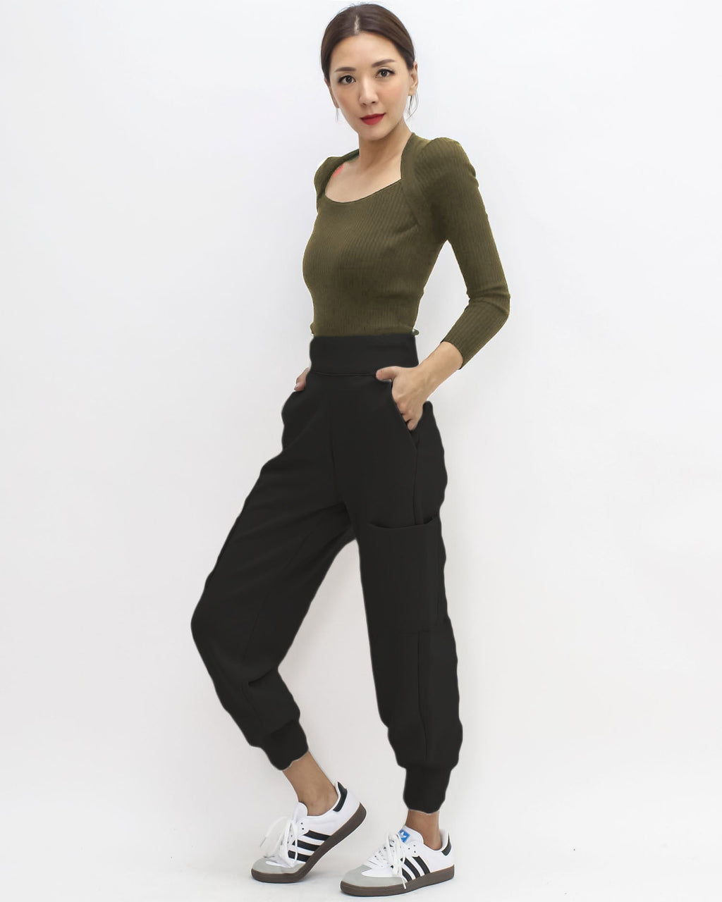 black pockets joggers *pre-order*