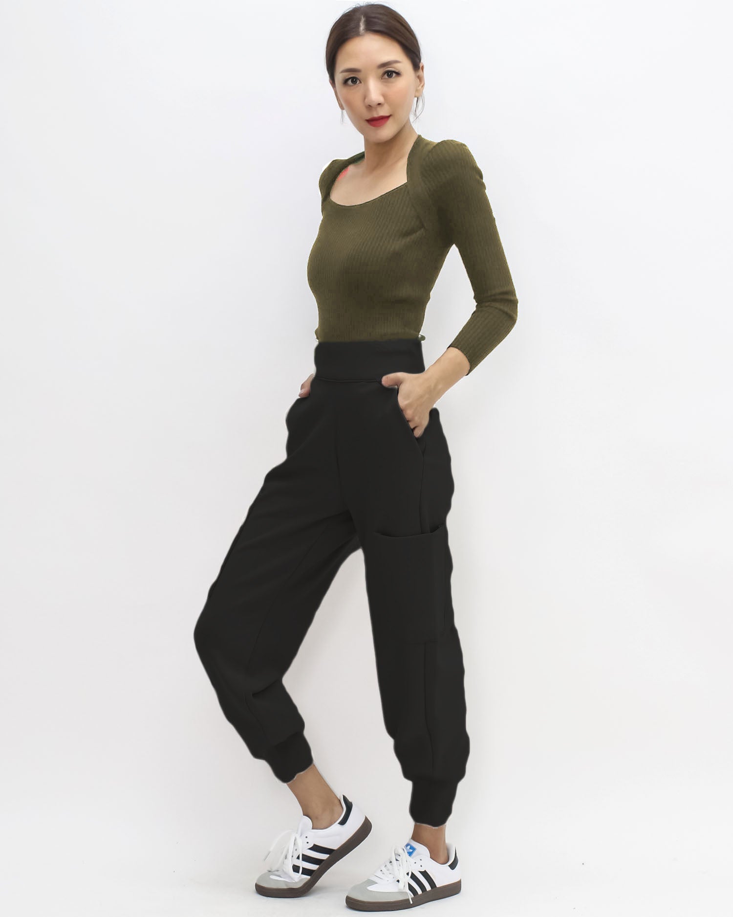 black pockets joggers *pre-order*