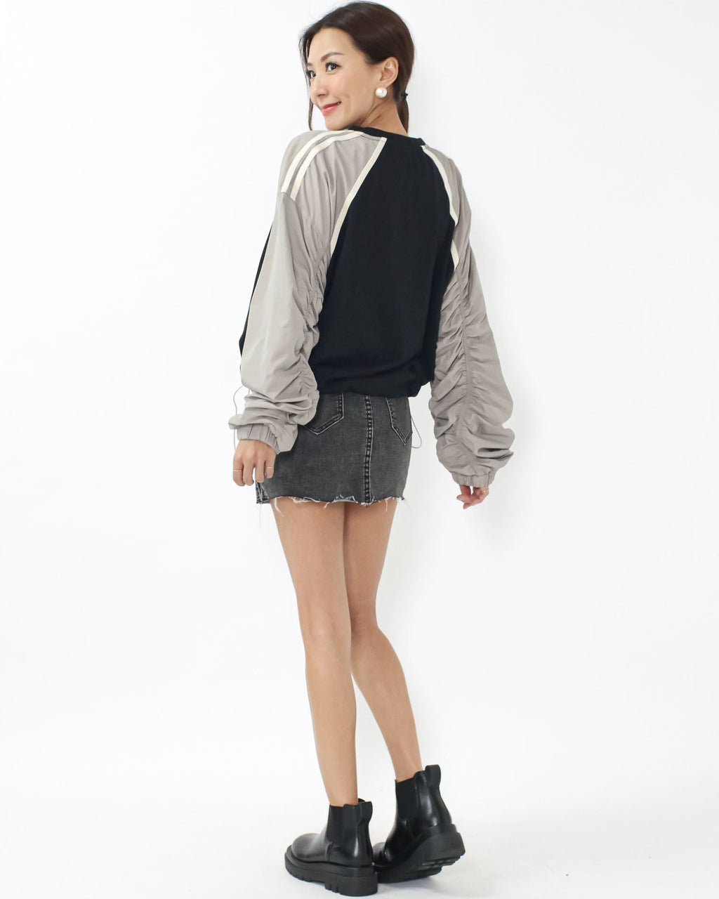 black w/ beige tech ruched sleeves sweatshirt *pre-order*