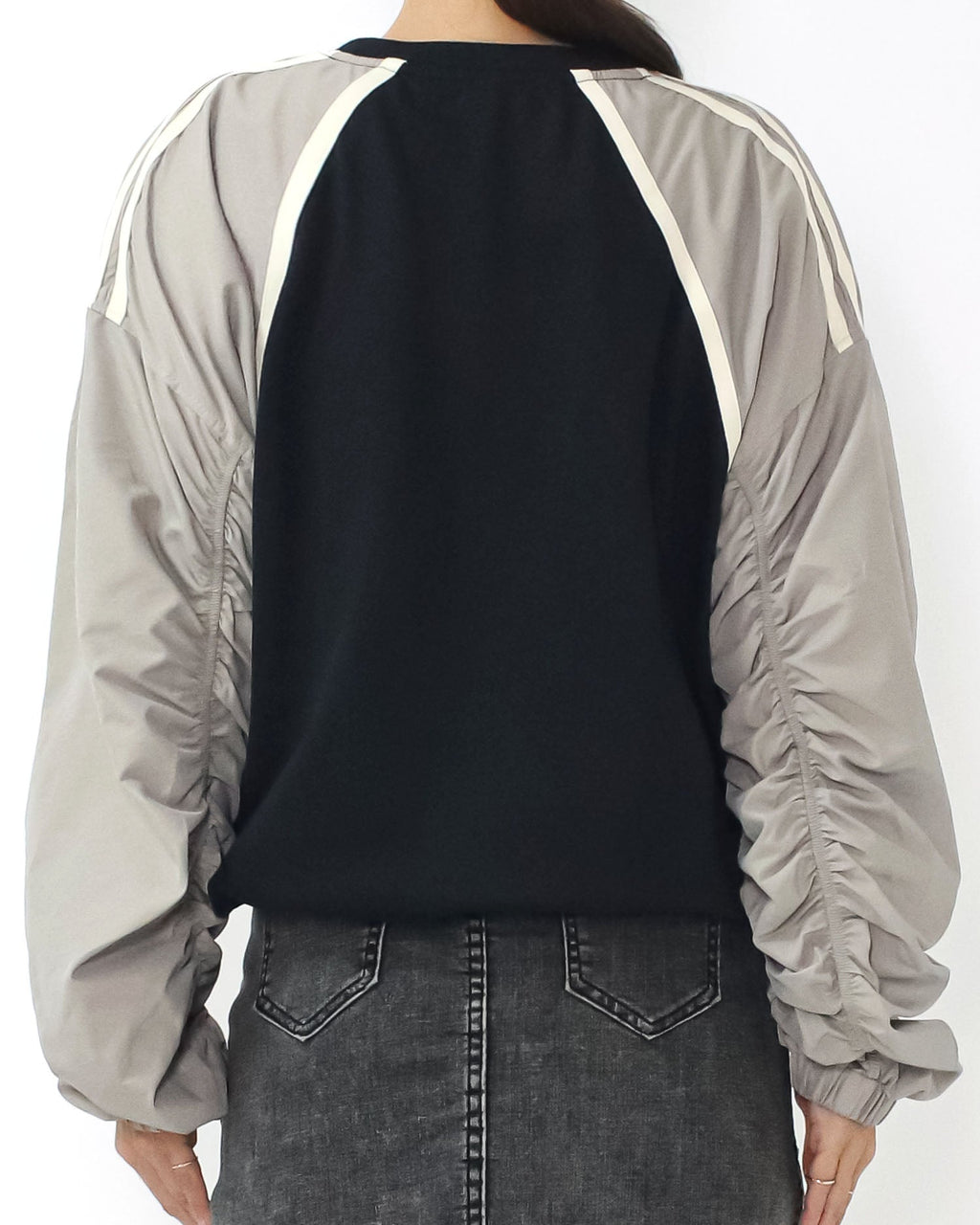 black w/ beige tech ruched sleeves sweatshirt *pre-order*