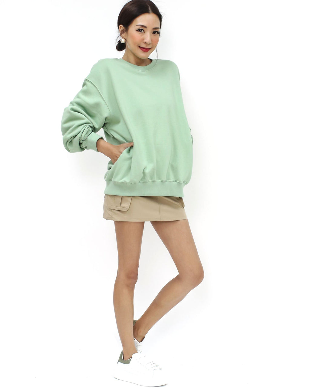 beige cargo tech skort *pre-order*