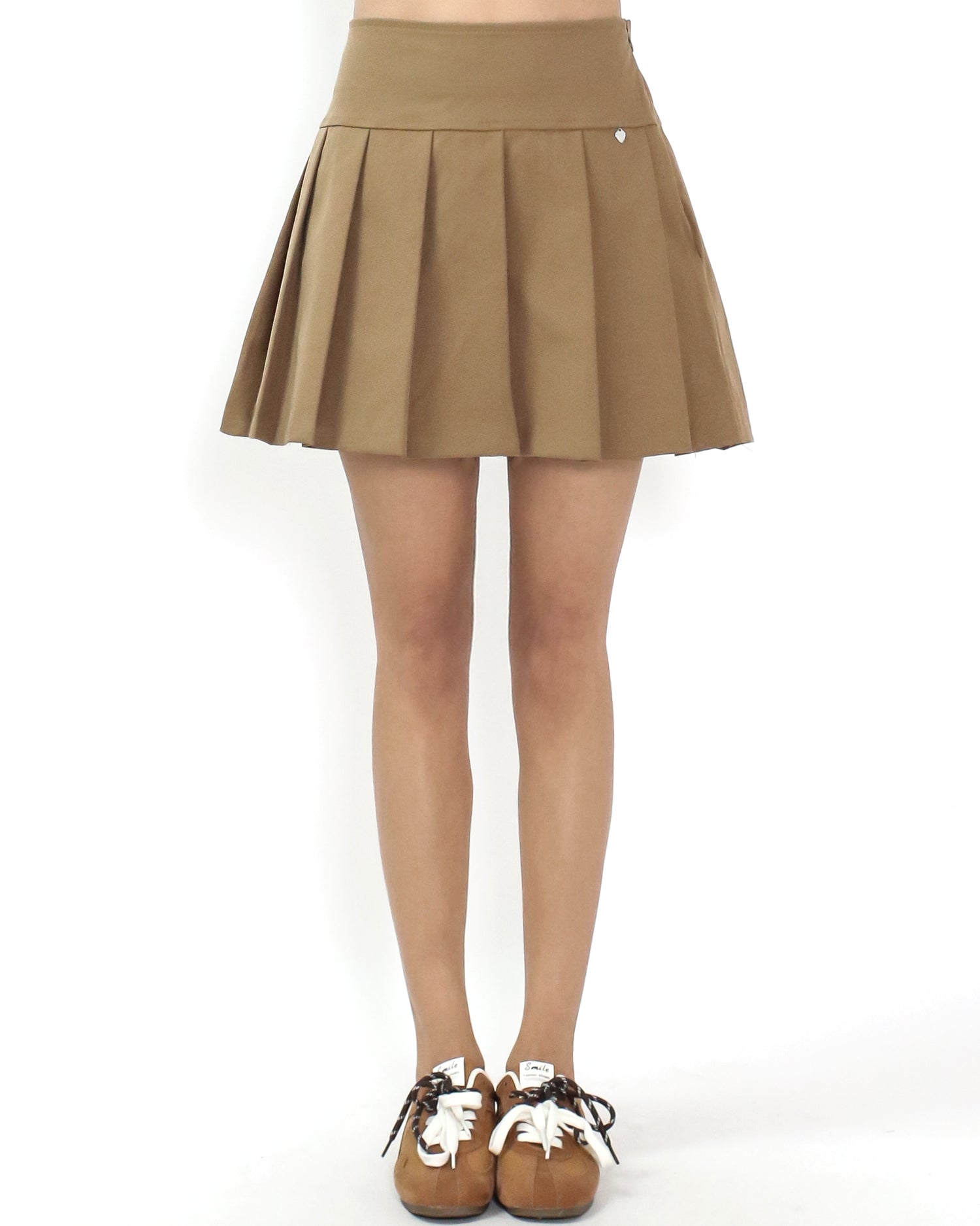 beige pleats skirt
