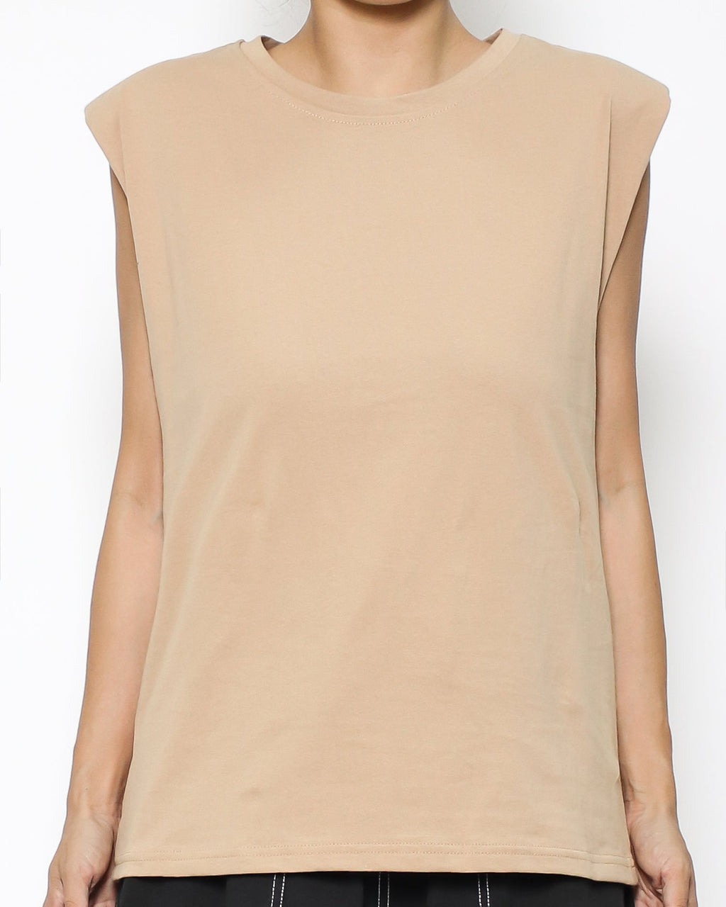camel shoulder pads tee