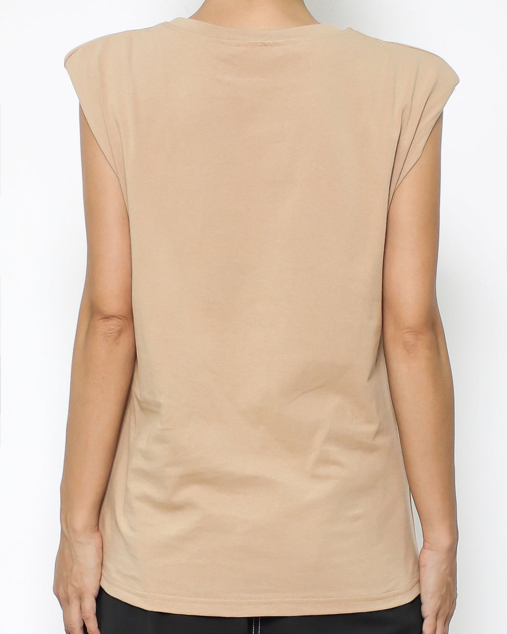 camel shoulder pads tee