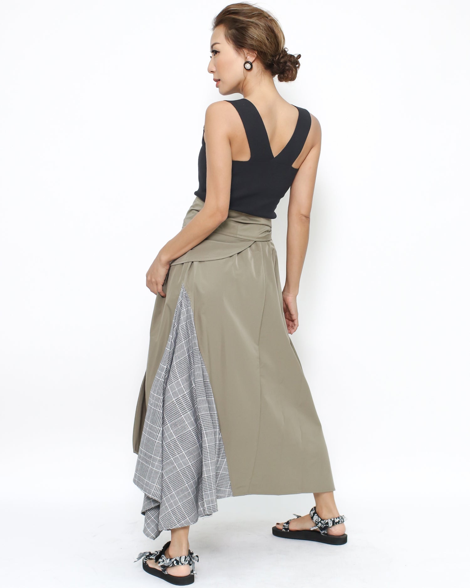 black V strappy back fine knitted vest *pre-order*