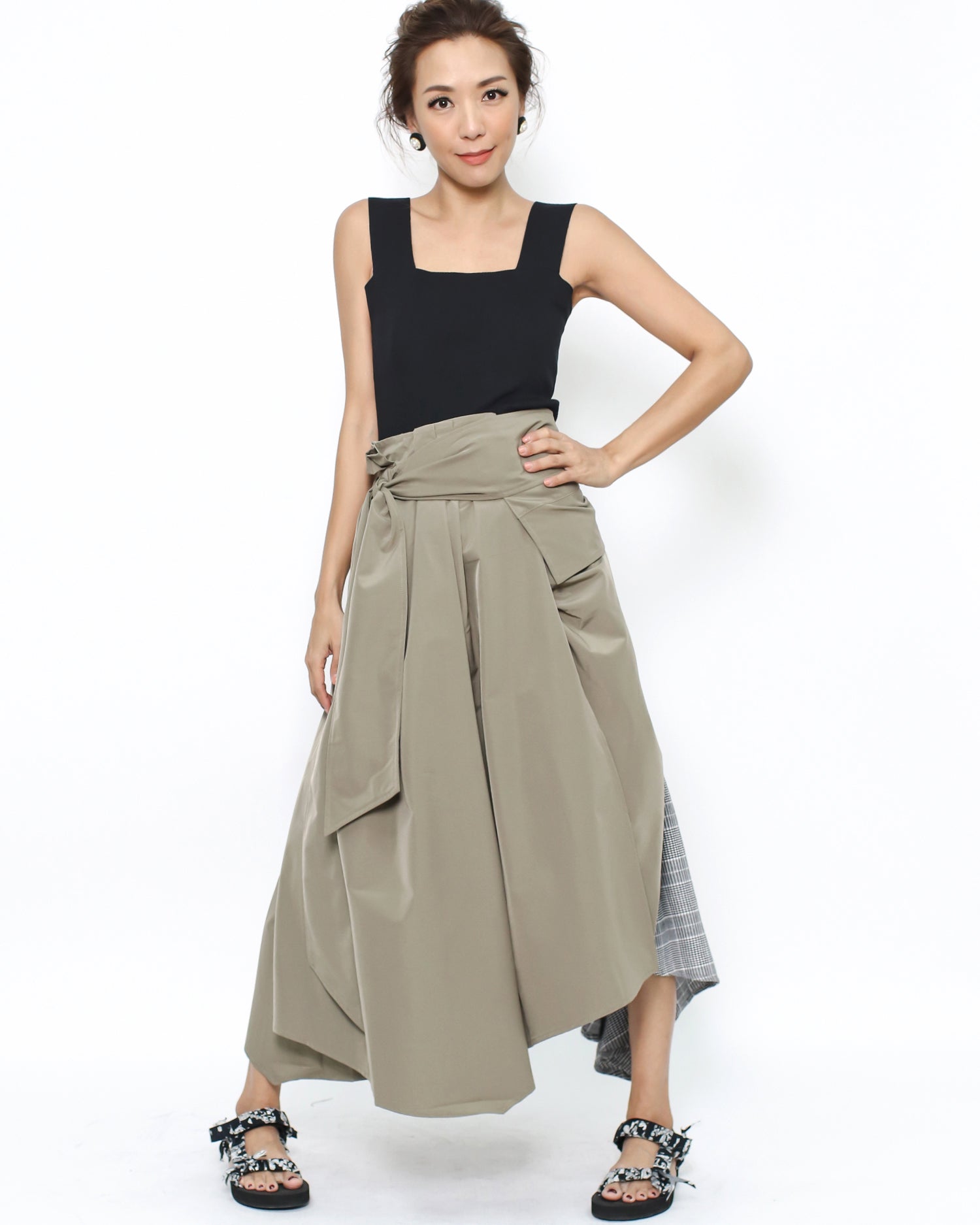 black V strappy back fine knitted vest *pre-order*