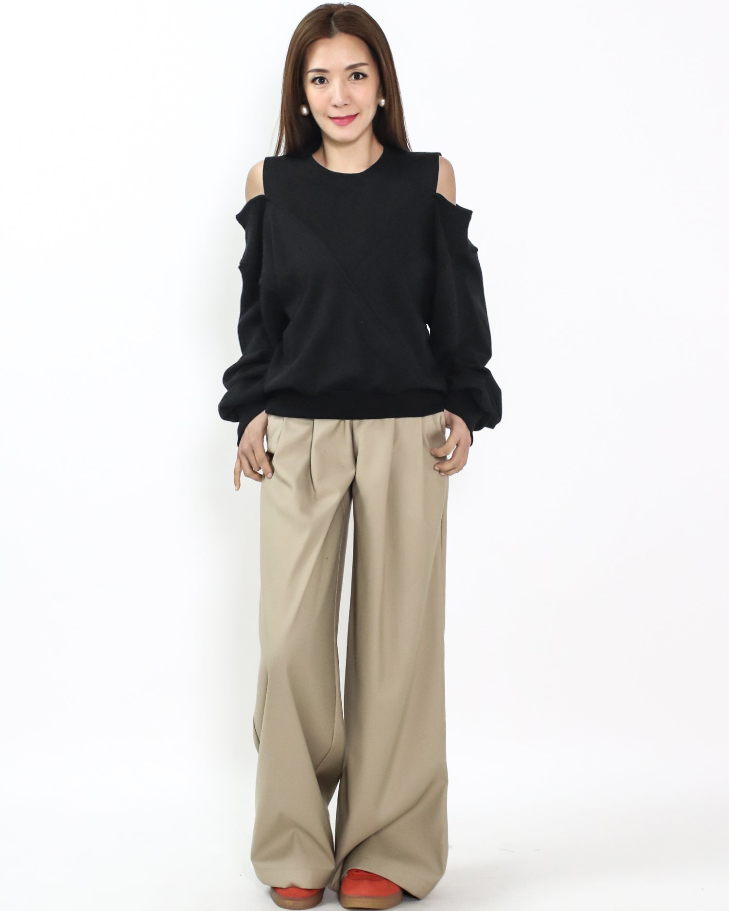 black cutout shoulders sweatshirt *pre-order*